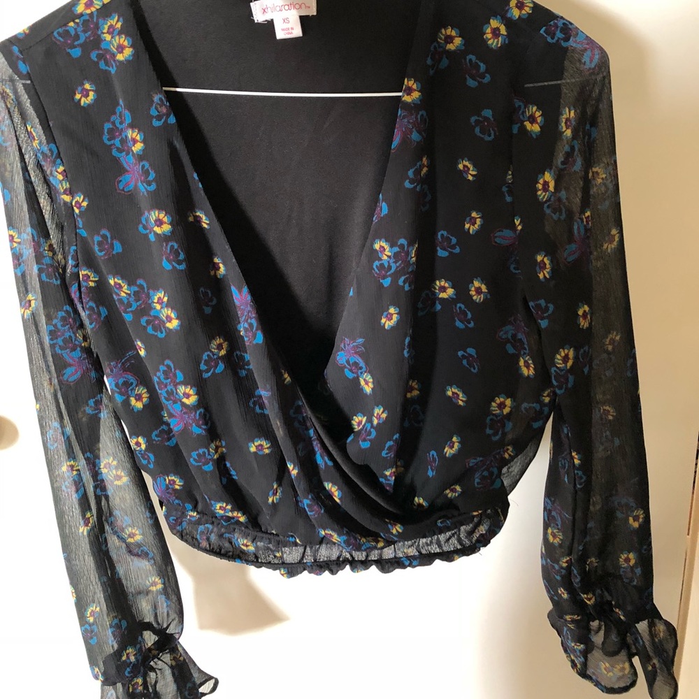 Target crop top. Floral print. V neckline.